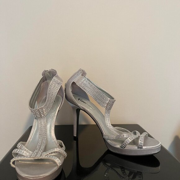 Dazzling heels - Picture 2 of 2